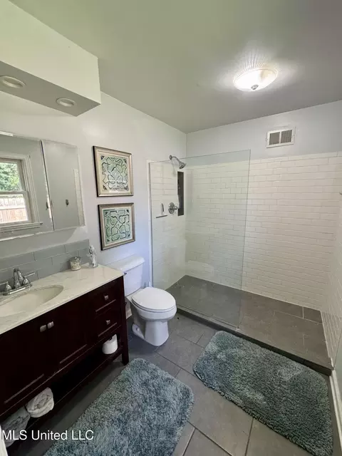 Bath - 2293 Elm St, Hernando, MS 38632 photo 5 of 5