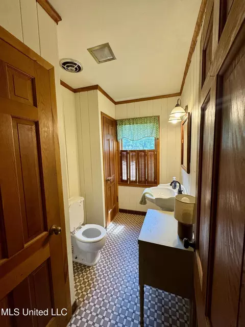 Bath - 2293 Elm St, Hernando, MS 38632 photo 1 of 5