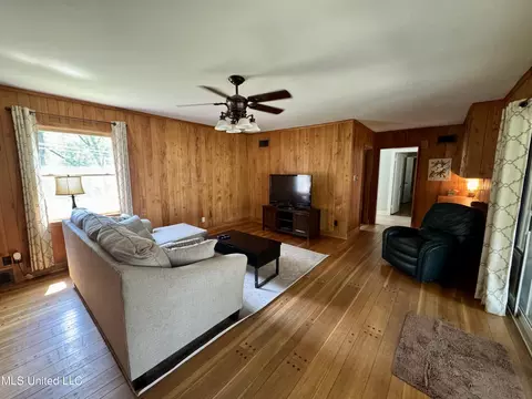 Living - 2293 Elm St, Hernando, MS 38632 photo 6 of 8