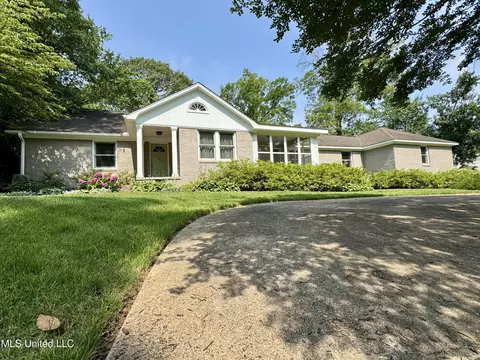 Exterior - 2293 Elm St, Hernando, MS 38632 photo 2 of 22