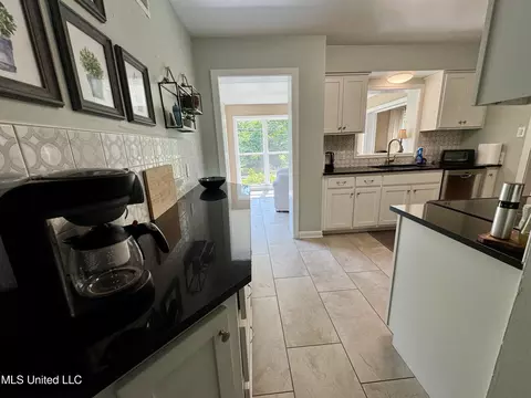 Kitchen - 2293 Elm St, Hernando, MS 38632 photo 7 of 7