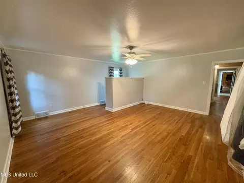 Living - 2293 Elm St, Hernando, MS 38632 photo 7 of 8