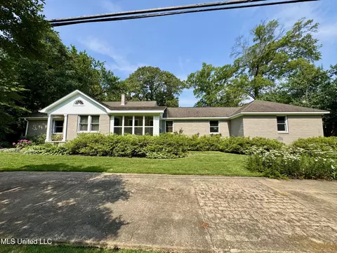 2293 Elm St, Hernando, MS 38632