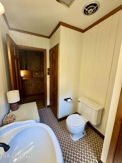 Bath - 2293 Elm St, Hernando, MS 38632 photo 2 of 5