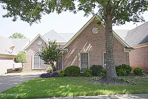 1036 Warwick Pl, Southaven, MS 38671