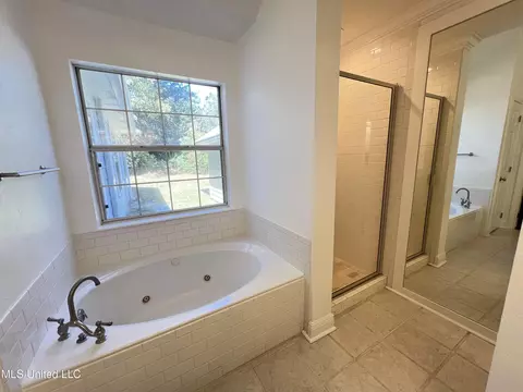 Bath - 882 Maili Pl, Diamondhead, MS 39525 photo 2 of 3