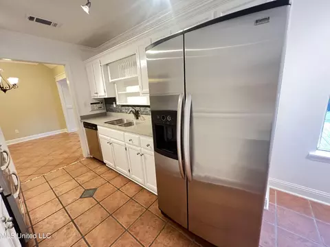 Kitchen - 882 Maili Pl, Diamondhead, MS 39525 photo 9 of 13