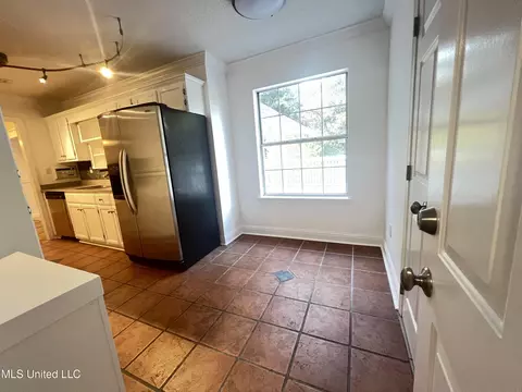 Kitchen - 882 Maili Pl, Diamondhead, MS 39525 photo 3 of 13