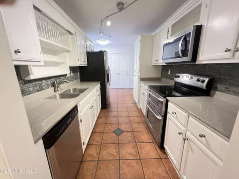 Kitchen - 882 Maili Pl, Diamondhead, MS 39525 photo 1 of 13