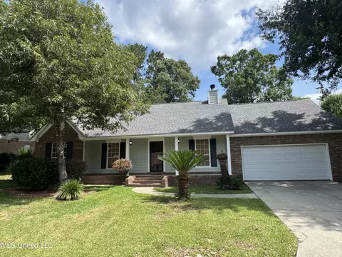 882 Maili Pl, Diamondhead, MS 39525