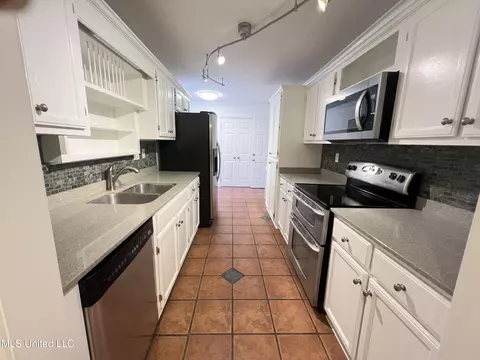 Kitchen - 882 Maili Pl, Diamondhead, MS 39525 photo 13 of 13