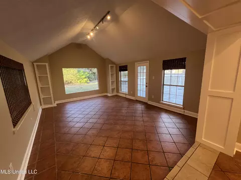 Living - 882 Maili Pl, Diamondhead, MS 39525 photo 5 of 8