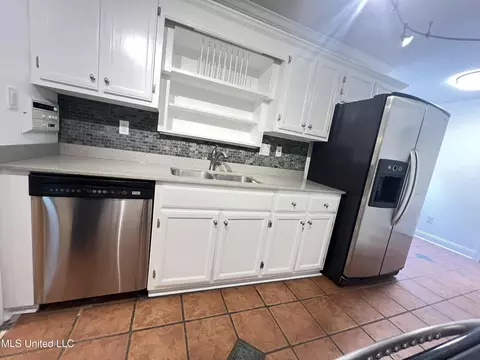Kitchen - 882 Maili Pl, Diamondhead, MS 39525 photo 8 of 13