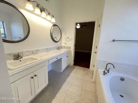 Bath - 882 Maili Pl, Diamondhead, MS 39525 photo 1 of 3
