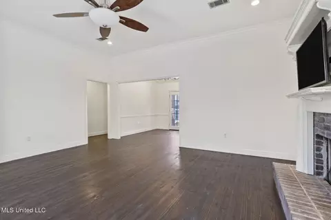 Living - 228 Williams Cir, Flowood, MS 39232 photo 4 of 4