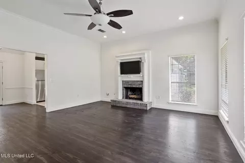 Living - 228 Williams Cir, Flowood, MS 39232 photo 1 of 4