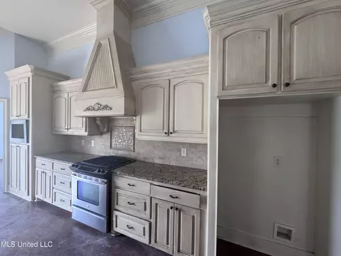Kitchen - 515 Belle Oak Pl, Brandon, MS 39042 photo 3 of 5