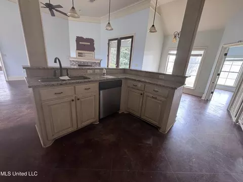 Kitchen - 515 Belle Oak Pl, Brandon, MS 39042 photo 4 of 5