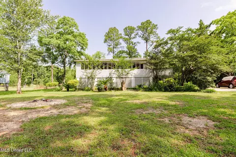9813 Old Stage Rd, Moss Point, MS 39562