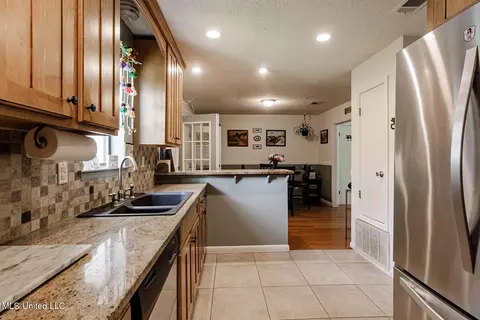 Kitchen - 9813 Old Stage Rd, Moss Point, MS 39562 photo 1 of 3