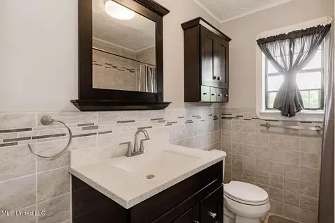 Bath - 9813 Old Stage Rd, Moss Point, MS 39562 photo 1 of 5