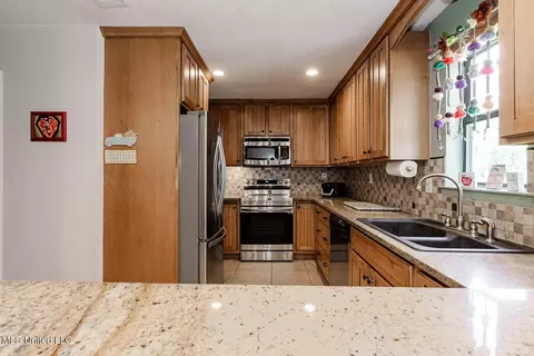 Kitchen - 9813 Old Stage Rd, Moss Point, MS 39562 photo 2 of 3