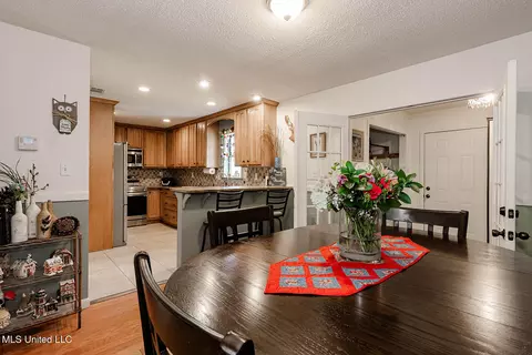 Dining - 9813 Old Stage Rd, Moss Point, MS 39562 photo 2 of 2