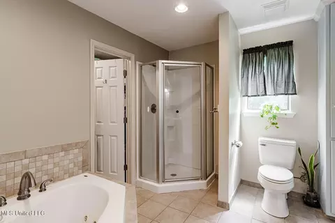 Bath - 9813 Old Stage Rd, Moss Point, MS 39562 photo 4 of 5