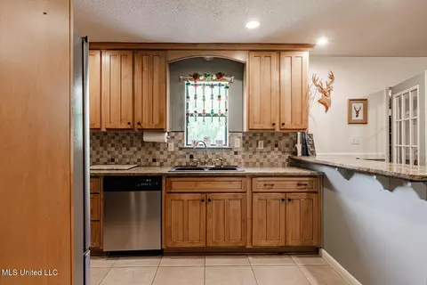 Kitchen - 9813 Old Stage Rd, Moss Point, MS 39562 photo 3 of 3