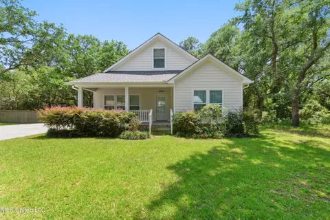 8809 Neptune Ave, Ocean Springs, MS 39564