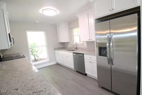 Kitchen - 141 Edger Emerson Cir, Lucedale, MS 39452 photo 3 of 6