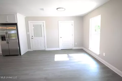 Living - 141 Edger Emerson Cir, Lucedale, MS 39452 photo 2 of 8