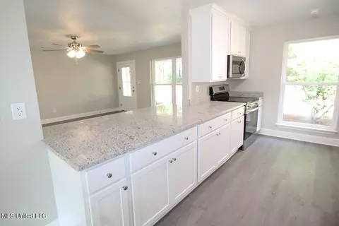 Kitchen - 141 Edger Emerson Cir, Lucedale, MS 39452 photo 2 of 6