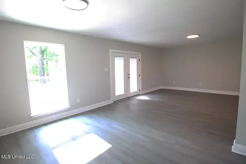 Living - 141 Edger Emerson Cir, Lucedale, MS 39452 photo 3 of 8