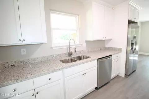 Kitchen - 141 Edger Emerson Cir, Lucedale, MS 39452 photo 6 of 6