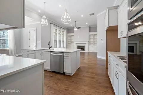 Kitchen - 7501 Iron Loop, Olive Branch, MS 38654 photo 2 of 3