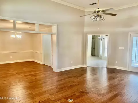 Living - 3057 Windwood Cir, Flowood, MS 39232 photo 4 of 4