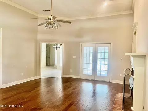 Living - 3057 Windwood Cir, Flowood, MS 39232 photo 3 of 4