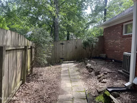 Exterior - 3057 Windwood Cir, Flowood, MS 39232 photo 8 of 10
