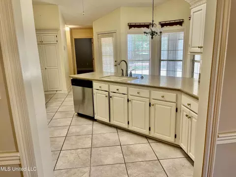 Kitchen - 3057 Windwood Cir, Flowood, MS 39232 photo 3 of 3