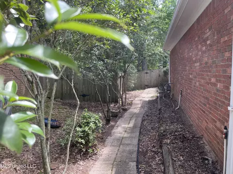 Exterior - 3057 Windwood Cir, Flowood, MS 39232 photo 9 of 10
