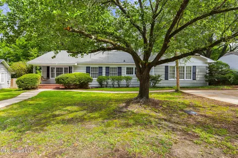 3821 Montrose Cir, Jackson, MS 39216