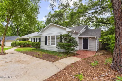 3821 Montrose Cir, Jackson, MS 39216 photo 2