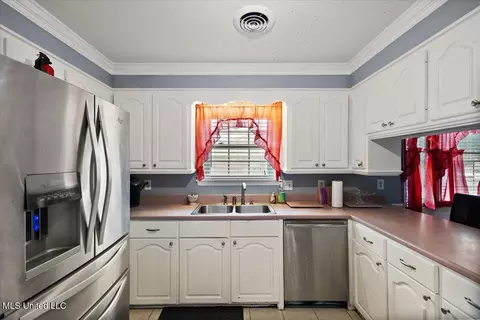 Kitchen - 5967 Huntview Dr, Jackson, MS 39206 photo 2 of 2