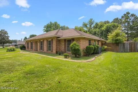 Exterior - 5967 Huntview Dr, Jackson, MS 39206 photo 2 of 4