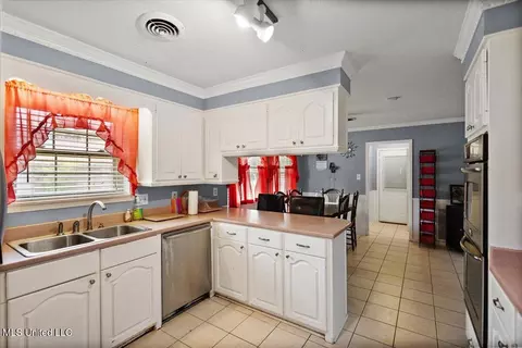 Kitchen - 5967 Huntview Dr, Jackson, MS 39206 photo 1 of 2