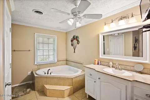 Bath - 5967 Huntview Dr, Jackson, MS 39206 photo 1 of 1