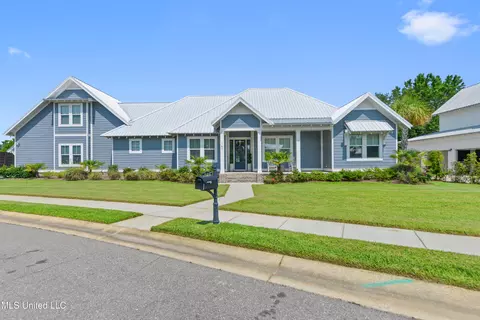 140 Seaside Dr, Ocean Springs, MS 39564