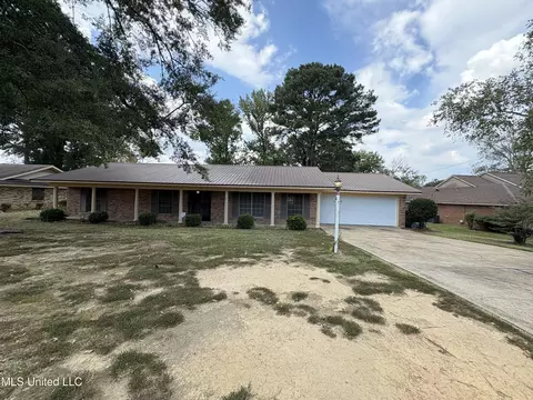 145 Swan Lake Dr, Jackson, MS 39212