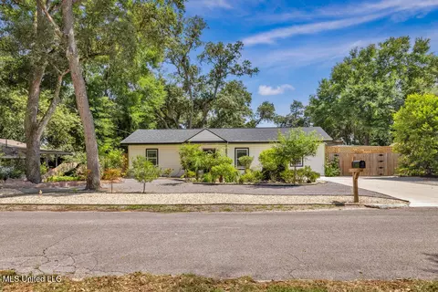 2085 Pat Ln, Biloxi, MS 39531